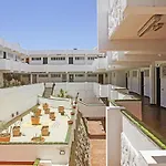 Sunny Terrace Chaparral 아파트 *